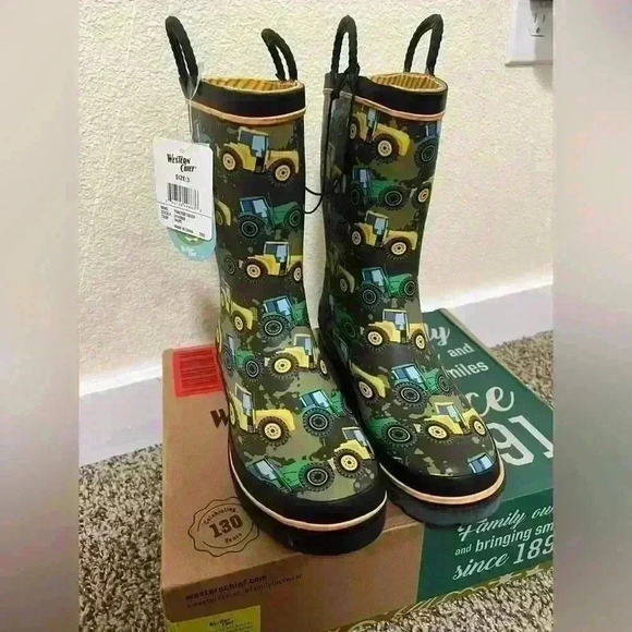 Boys Rain Boots - NWT - Picture 4 of 4